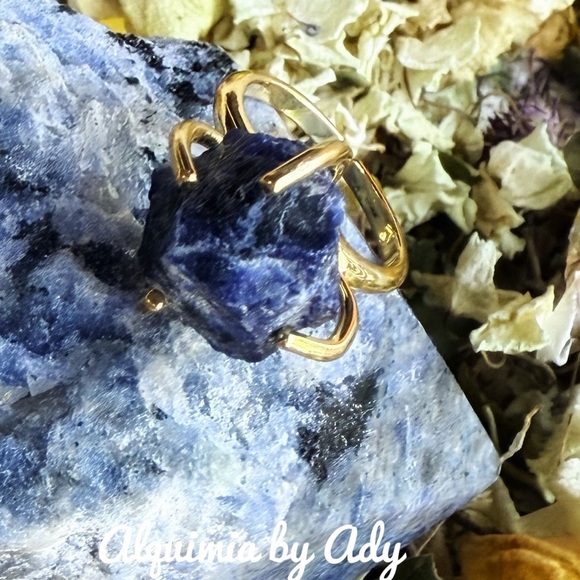 Gold and raw lapis gem ring - Picture 1 of 2